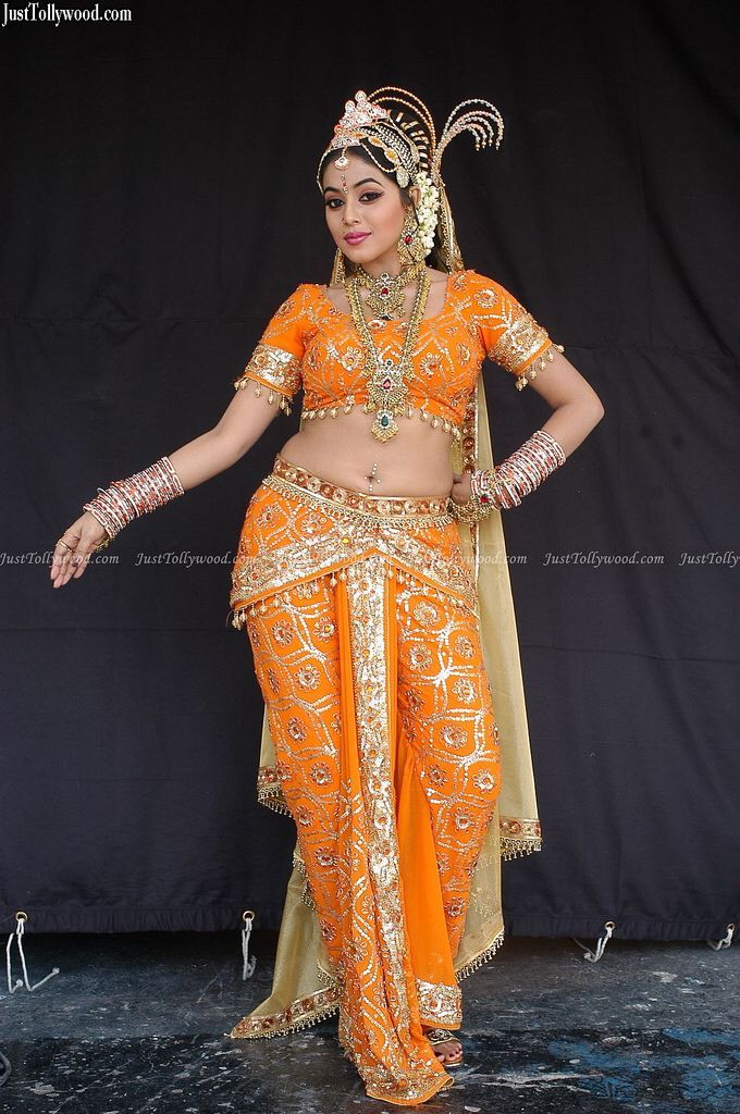 পূর্ণিমা രാത്രിയിലെ നക്ഷത്രം (Poornima Rathriyile Nakshathram – Star in the Full Moon Night)